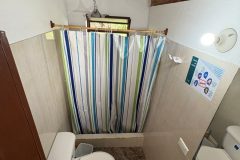 hospedaje-la-tierrita-villa-de-leyva-cabana-familiar-bano-rotated