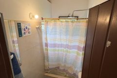hospedaje-la-tierrita-villa-de-leyva-cabana-familiar-bano-2-rotated