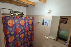 hospedaje-la-tierrita-villa-de-leyva-habitacion-doble-con-cocina-bano-1-rotated