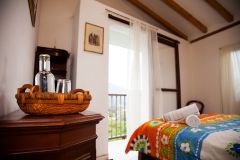 Habitaciones-con-balcon-8-Hospedaje-La-Tierrita1-1