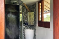 hospedaje-la-tierrita-villa-de-leyva-habitacion-doble-con-balcon-bano